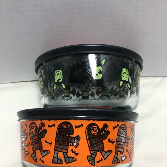 Lot 2 Pyrex Halloween 4 cup bowls Bats Mummy - Picture 4 of 8